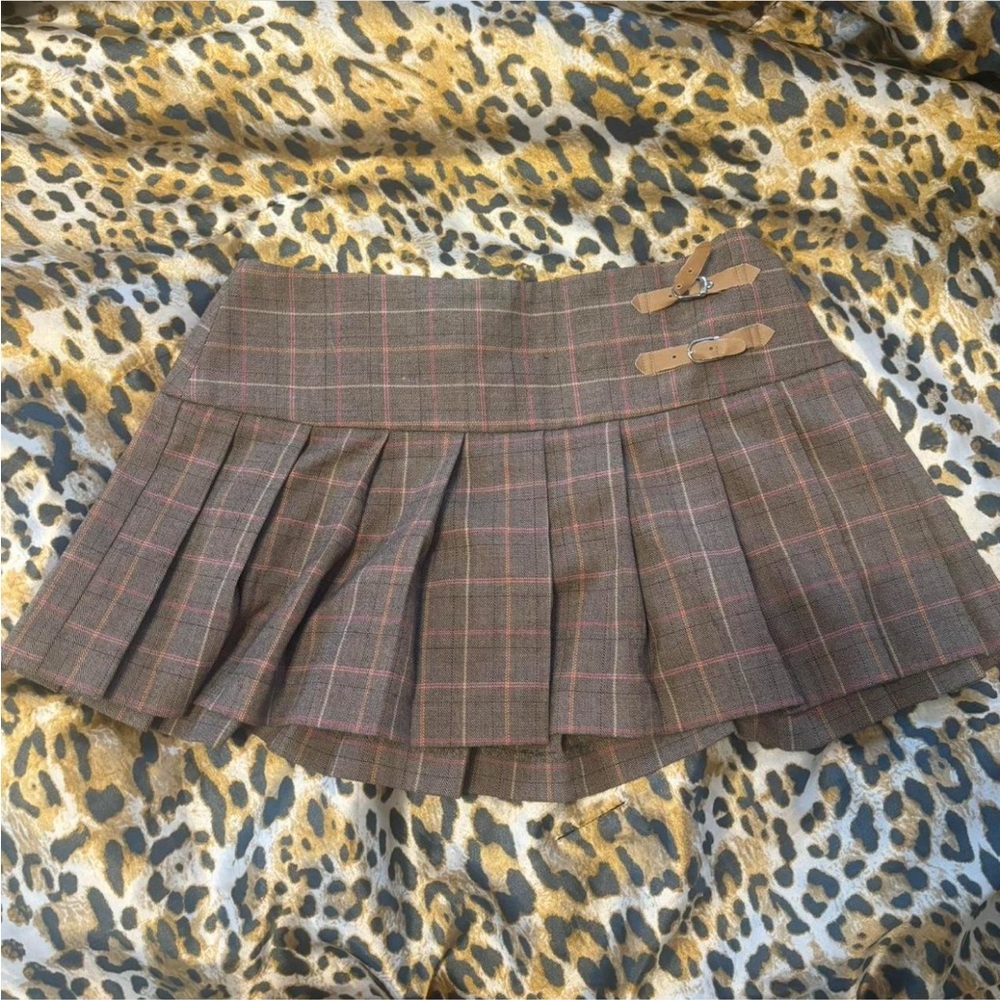 Not for sale !! Looking for this skirt!! 
Message me! 💞